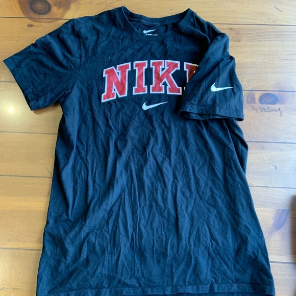 Bundle of random tees. NEED GONE ASAP - Picture 4 of 6